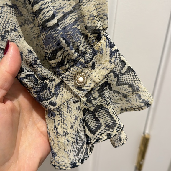 Snake print blouse with sleeve detailing - Picture 4 of 4